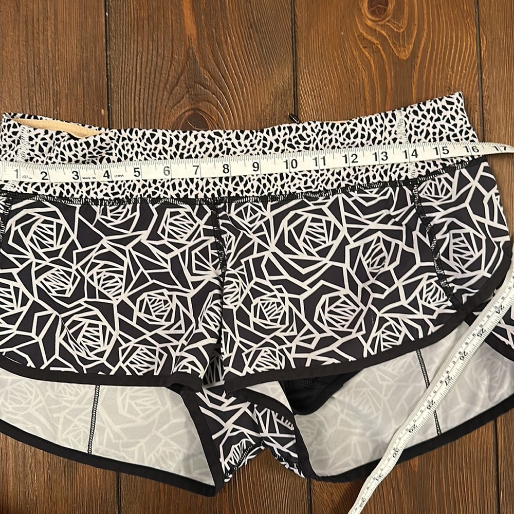 Lululemon Geometric Rose Speed Shorts - Picture 6 of 8